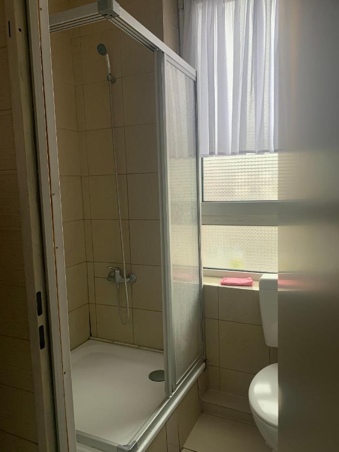 Dachgeschoss Hof Apartamento Krefeld Exterior foto